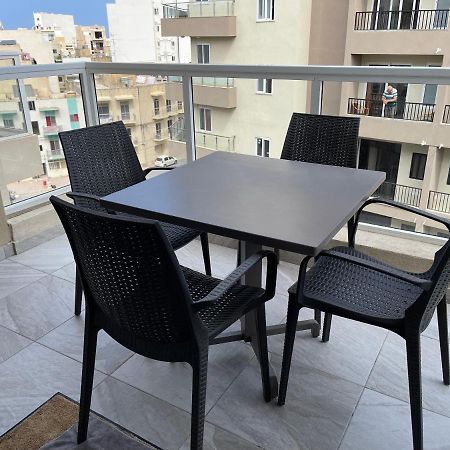 Modern Finished Apartment With Natural Light 세인트폴스베이 외부 사진