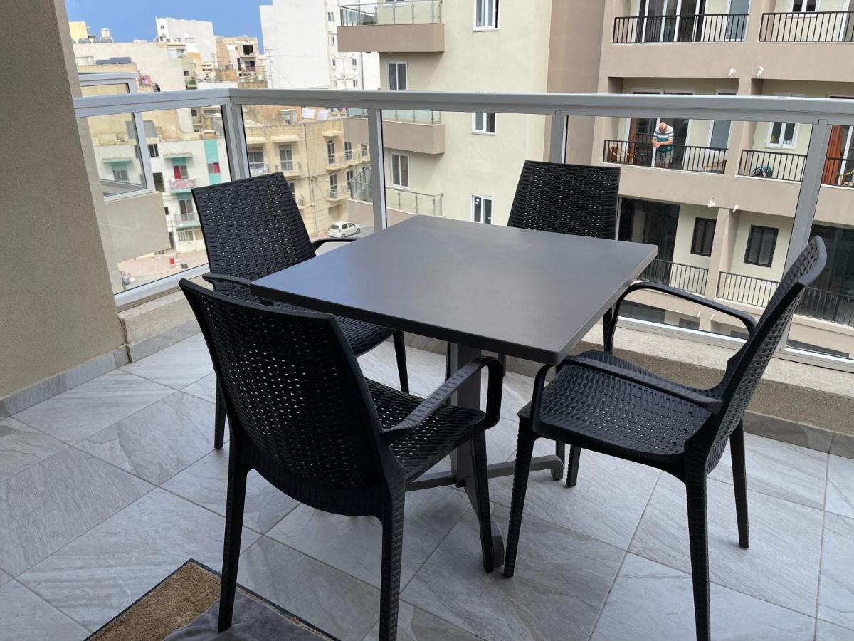 Modern Finished Apartment With Natural Light 세인트폴스베이 외부 사진